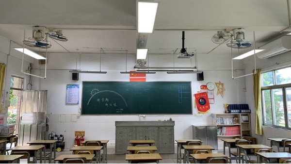 2023年前中小学校都要换成专用教室护眼灯吗？华辉教育照明告诉您~