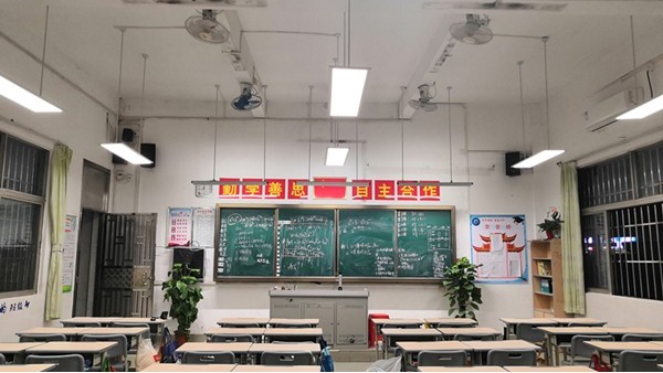 中小学校教室照明需要什么样的教室灯具才能符合国家标准？